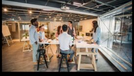 رفع مستوى الإبداع: استكشاف ديناميكيات نقد التصميم