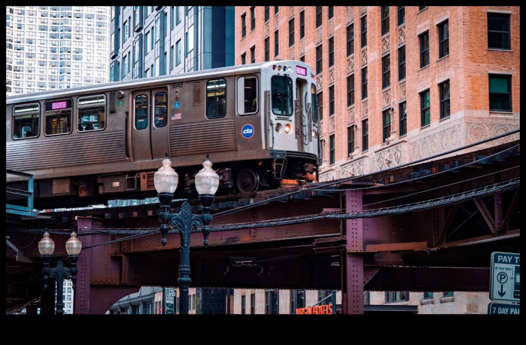 تنقلات المدينة: التنقل في المناظر الطبيعية الحضرية باستخدام وسائل النقل العام