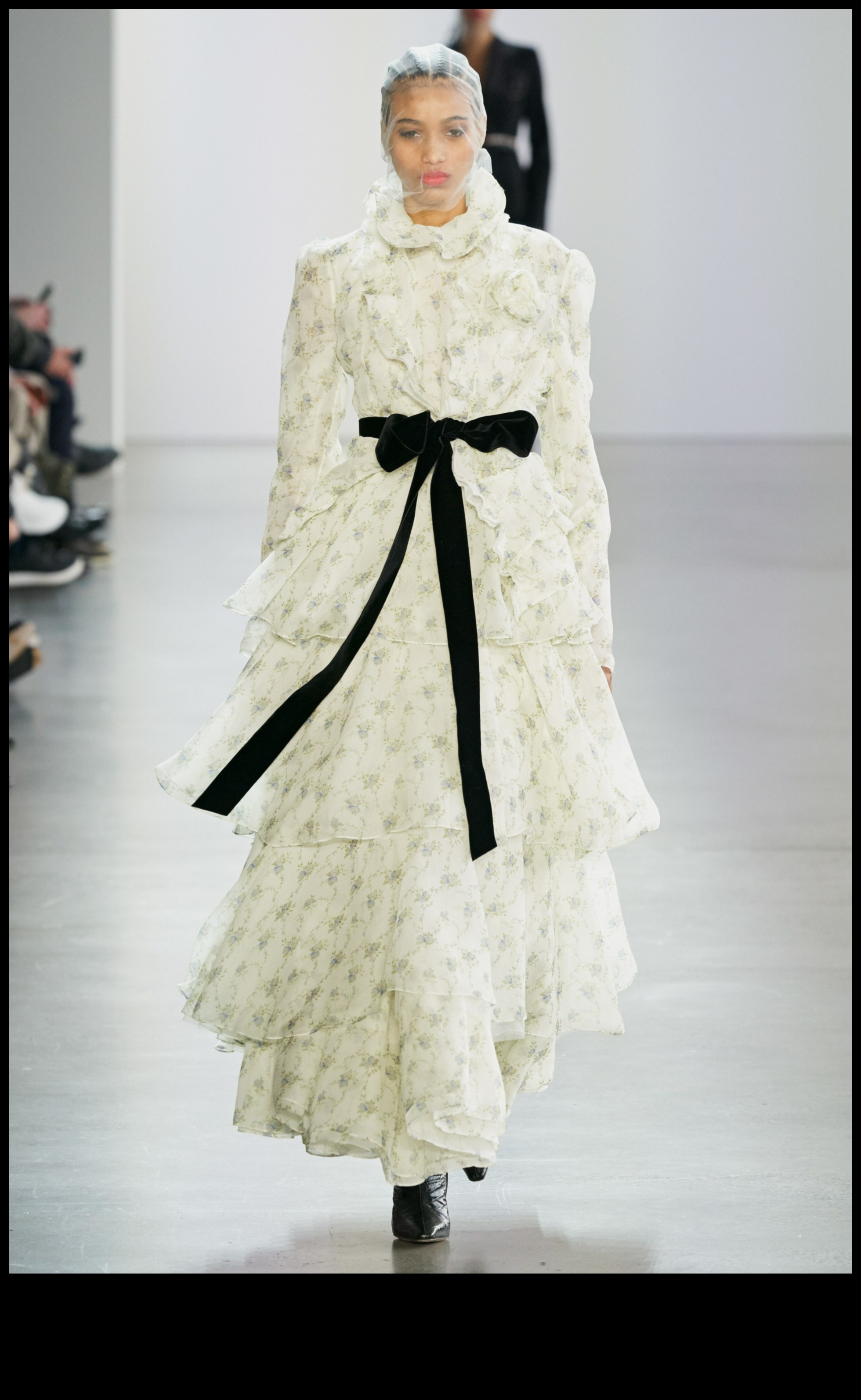 عصر النهضة في عرض الأزياء: نظرة عصرية على البهجة العتيقة 4 نهضة المدرج: احتضان السحر العتيق في الموضة الحديثة