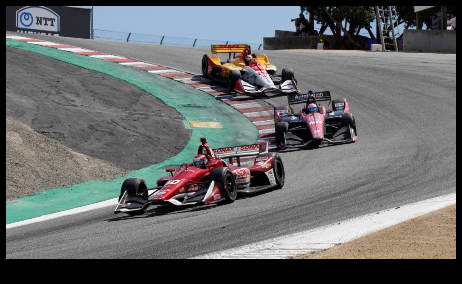 سجلات مسار السباق: قصص الانتصار والتحديات في رياضة السيارات