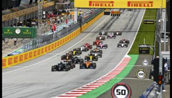 سجلات مسار السباق: قصص الانتصار والتحديات في رياضة السيارات